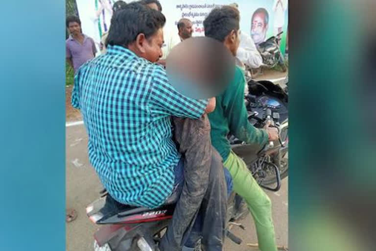 Uncle shifts nephew’s body to mortuary on a two-wheeler in Andhra's Machilipatnam