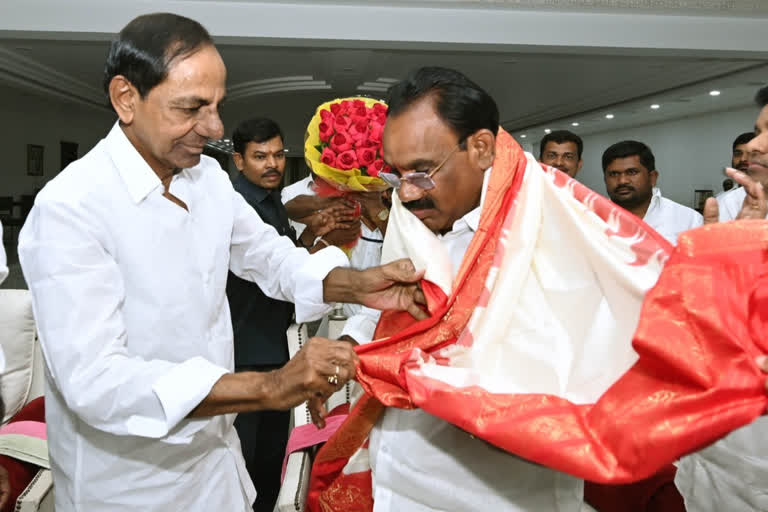 CM KCR