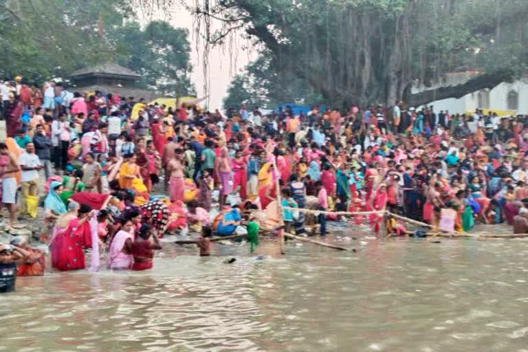 Etv Bharatकार्तिक पूर्णिमा पर गंगा स्नान के लिए उमड़ी भीड़