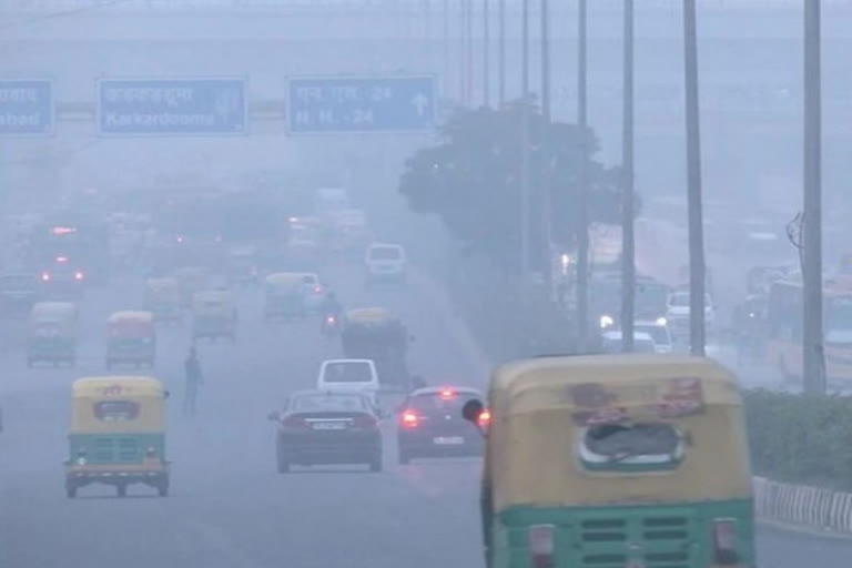 Delhi: Quality of air recorded at 329 in AQI meter, continues to remain in 'very poor' category