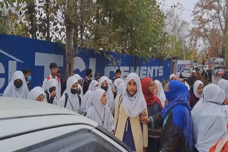 Protest against the Transfer of Principal in Sopore