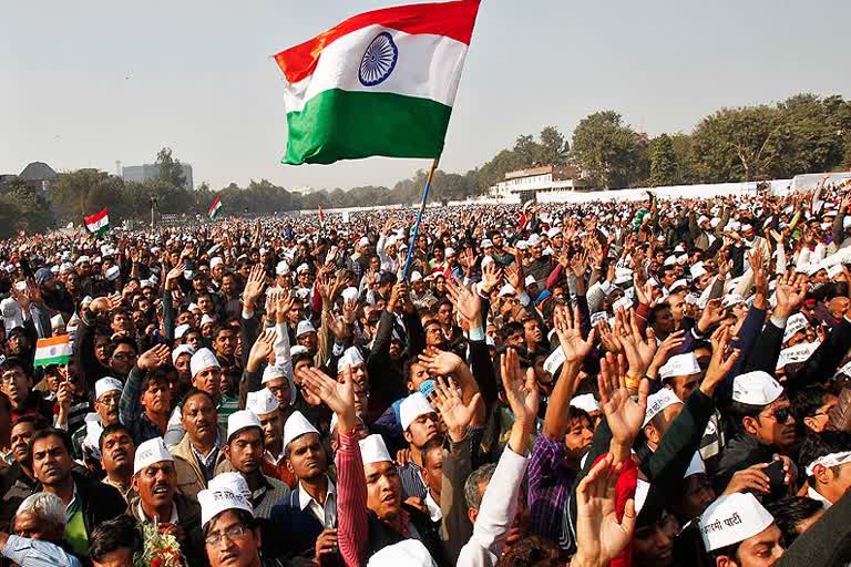 लोकतंत्र बस एक दिखावा मालूम होता है...