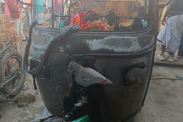 Driver burnt alive due to fire in auto