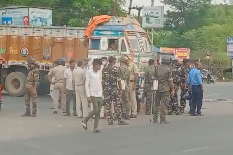 Howrah: 3 of same family die in a tragic road accident in Uluberia