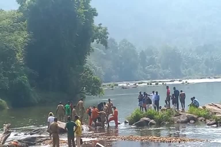 River accidant  River accidant thrissur  Body of missing youth found in Chalakudi river  Chalakudi river man missing  kerala latest news  malayalam news  കാണാതായ യുവാവിന്‍റെ മൃതദേഹം കണ്ടെത്തി  മൃതദേഹം കണ്ടെത്തി  ചാലക്കുടി പുഴയില്‍ കാണാതായ യുവാവിന്‍റെ മൃതദേഹം  മരിച്ചത് തമിഴ്‌നാട് സ്വദേശി  കേരള വാർത്തകൾ  മലയാളം വാർത്തകൾ  കാണാതായ തമിഴ്‌നാട് സ്വദേശി  പുഴയിൽ മുങ്ങി മരിച്ചു  പുഴയിൽ കാണാതായി