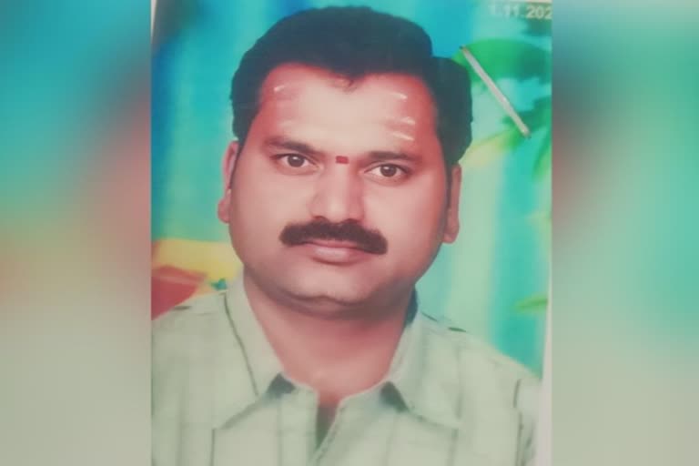 Karnataka  Bellari  Father killed his minor daughter  love relationship  caste  പ്രണയിച്ചതിന് മകളെ കൊലപ്പെടുത്തി അച്ഛന്‍  ജാതി  ആത്മമിത്രം  പൊലീസ്  കര്‍ണാടക  ബെല്ലാരി  മകളെ  അച്ഛന്‍  ഓംകാര ഗൗഡ