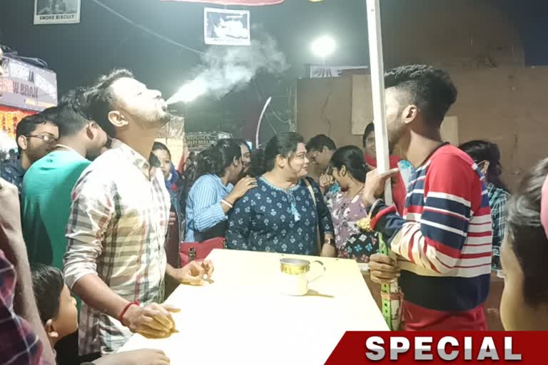 Smoked Biscuit stall gaining popularity in Medinipur Fair