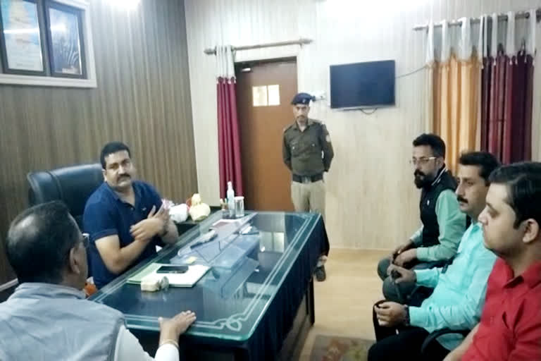 Kashipur Jewelers met SP Abhay Singh