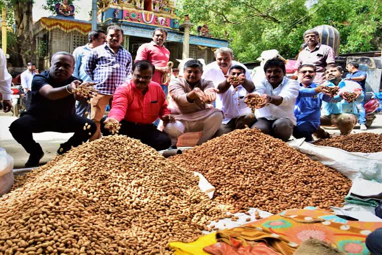 ಮಲ್ಲಿಕಾರ್ಜುನ ದೇವಸ್ಥಾನದಲ್ಲಿ ಕಡಲೆಕಾಯಿ ಪರಿಷೆ