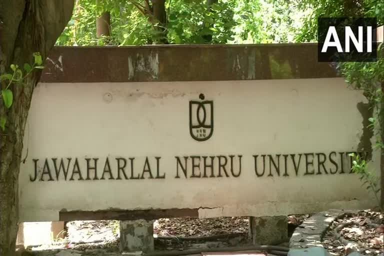 Two students injured in clash  students clash in JNU  ജെഎന്‍യുവില്‍ സംഘര്‍ഷം  സുരക്ഷ ശക്തമാക്കി പൊലീസ്  ജവഹര്‍ലാല്‍ നെഹ്‌റു സര്‍വകലാശാല  അതീവ സുരക്ഷയൊരുക്കി പൊലീസ്  പൊലീസ്  ന്യൂഡൽഹി  ന്യൂഡൽഹി വാര്‍ത്തകള്‍  ദേശീയ വാര്‍ത്തകള്‍