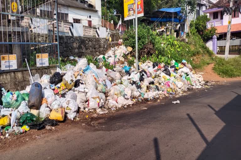 waste issue in kottayam  we care  waste issue  kottayam waste  aerobic composting technique  composting  മാലിന്യം  മാലിന്യ പ്രശ്‌നം  കോട്ടയം നഗരത്തിൽ മാലിന്യം കുന്നുകൂടുന്നു  കോട്ടയം നഗരത്തിൽ മാലിന്യം  മാലിന്യ സംസ്‌കരണം കോട്ടയം  മാലിന്യപ്രശ്‌നം  ഹരിത കർമ സേന  കോട്ടയം  കോട്ടയം നഗരത്തിൽ മാലിന്യം  തുമ്പൂർ മൂഴി മോഡൽ  waste management  വി കെയർ ഏജൻസി  ഇൻഡോർ മോഡൽ കേന്ദ്രീകൃത മാലിന്യ സംസ്‌കരണ പ്ലാന്‍റ്  കേന്ദ്രീകൃത മാലിന്യ സംസ്‌കരണ പ്ലാന്‍റ്  മാലിന്യ സംസ്‌കരണ പ്ലാന്‍റ്