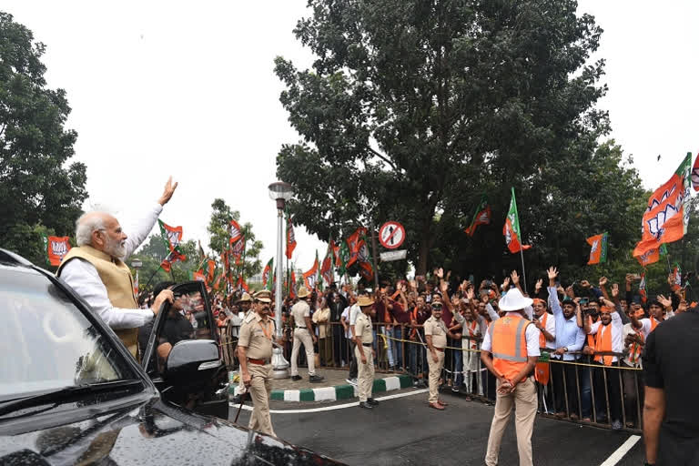 PM Modi stops car, greets enthusiastic party workers and supporters in Bengaluru