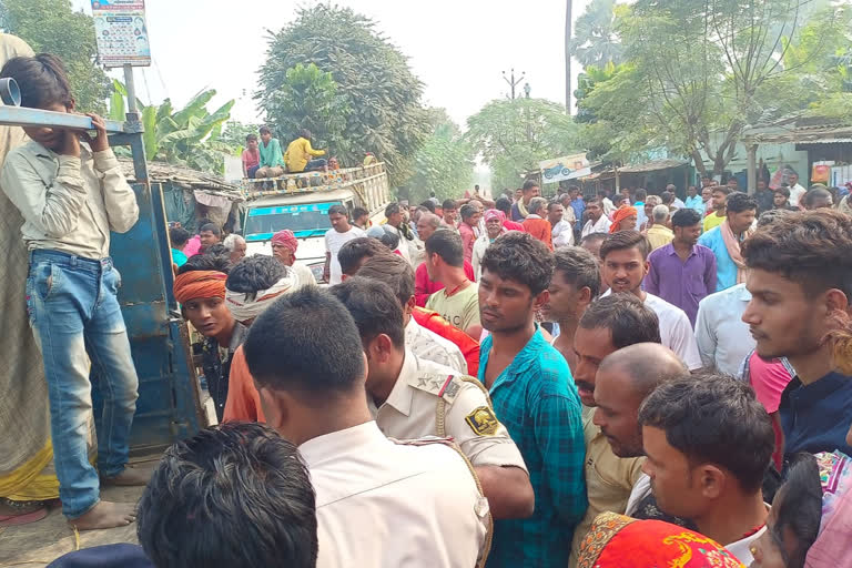 समस्तीपुर में मजदूर की मौत के बाद सड़क जाम