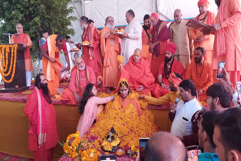 Famous bhajan singer Sadhvi Shakti Puri became Mahamandaleshwar of Niranjani Akhara