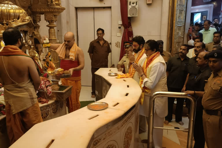 Big B visits Siddhivinayak Temple with Abhishek Bachchan