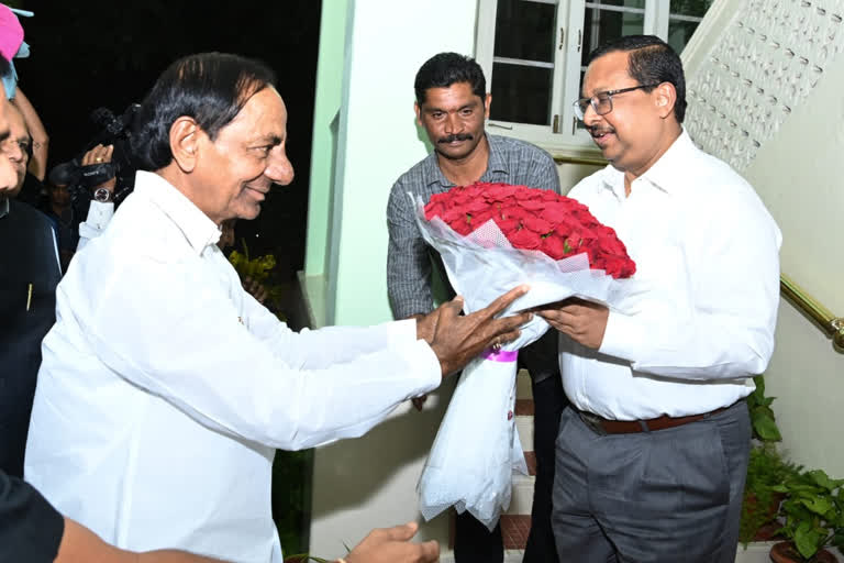 CM KCR meeting with high court CJ