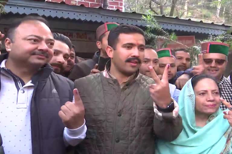 Vikramaditya Singh his vote in rampur