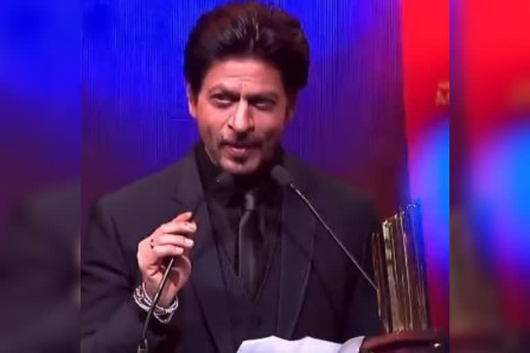 shahrukh khan khan got award in Sharjah