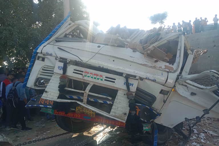 Accident with tiles loaded Trailer in Jaipur