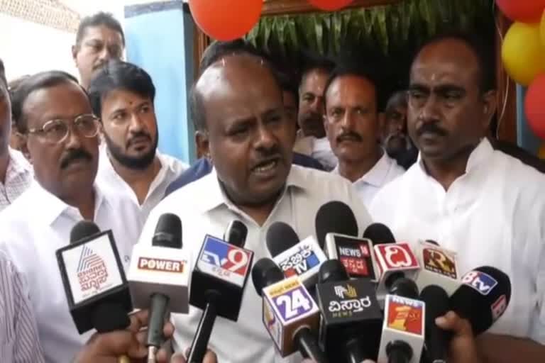 h d kumaraswamy  h d kumaraswamy criticizing bjp  not inviting devegowda  kempegowda statue unveiling Event  kempegowda statue  sab ka saath sab ka vikas  h d Kumaraswamy  narendra modi  latest national news  latest news today  ബിജെപി  പ്രതിമ അനാച്ഛാദന ചടങ്ങിൽ  എച്ച് ഡി ദേവഗൗഡയെ ഒഴിവാക്കിയതിനെതിരെ  എച്ച് ഡി ദേവഗൗഡ  എച്ച് ഡി കുമാരസ്വാമി  പ്രധാന മന്ത്രി  നരേന്ദ്ര മോദി  കര്‍ണാടക ഏറ്റവും പുതിയ വാര്‍ത്ത  കെംപഗൗഡ  കെംപഗൗഡയുടെ പ്രതിമ  ഏറ്റവും പുതിയ ദേശീയ വാര്‍ത്ത  ഇന്നത്തെ പ്രധാന വാര്‍ത്ത