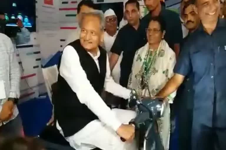 old two wheelers converted in electric vehicle, Startup of Jaipur converting old bikes in electric