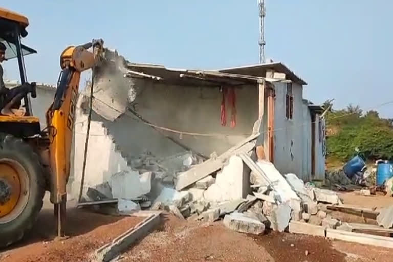 Demolition of illegal houses