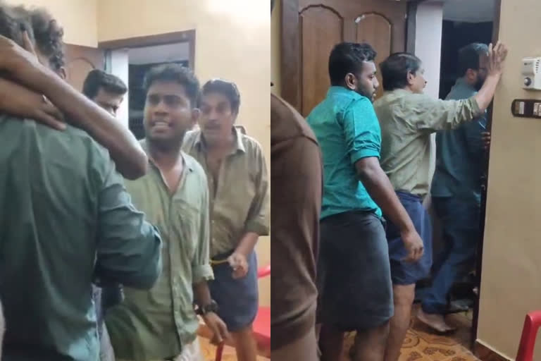 attack against law college students  thiruvananthapuram law college students attack  thiruvananthapuram crime news  peroorkkada law college students attack  ലോ കോളജ് വിദ്യാർഥികൾക്ക് നേരെ ആക്രമണം  വിദ്യാർഥികളെ മർദിച്ചു  ലോ കോളജ് വിദ്യാർഥികൾക്ക് മദ്യപസംഘത്തിന്‍റെ മർദനം  വീട്ടിൽ അതിക്രമിച്ച് കയറി ആക്രമണം  മദ്യപിച്ച് വീട്ടിൽ അതിക്രമിച്ചു കടന്ന് മർദിച്ചു  പേരൂർക്കട പൊലീസ്  വിദ്യാർഥികൾക്ക് പരിക്ക്  മദ്യപസംഘത്തിന്‍റെ ആക്രമണം  ലോ കോളജ് വിദ്യാർഥി