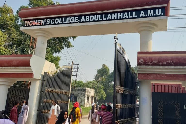 Girl Student Dead Body Hanging