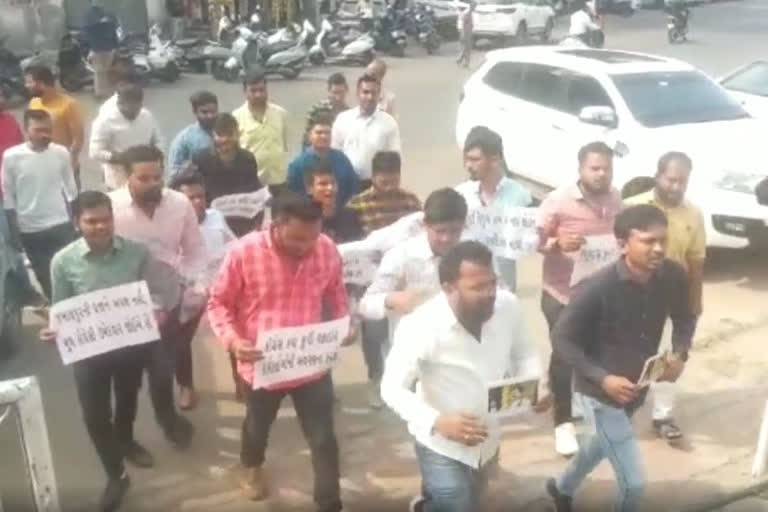 Youth Congress and NSUI members ransacked the Congress office in Ahmedabad