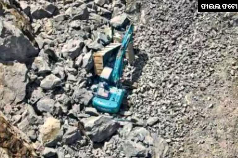 stone quarry collapsed in Mizorams Hnahthial district several labourers are feared trapped