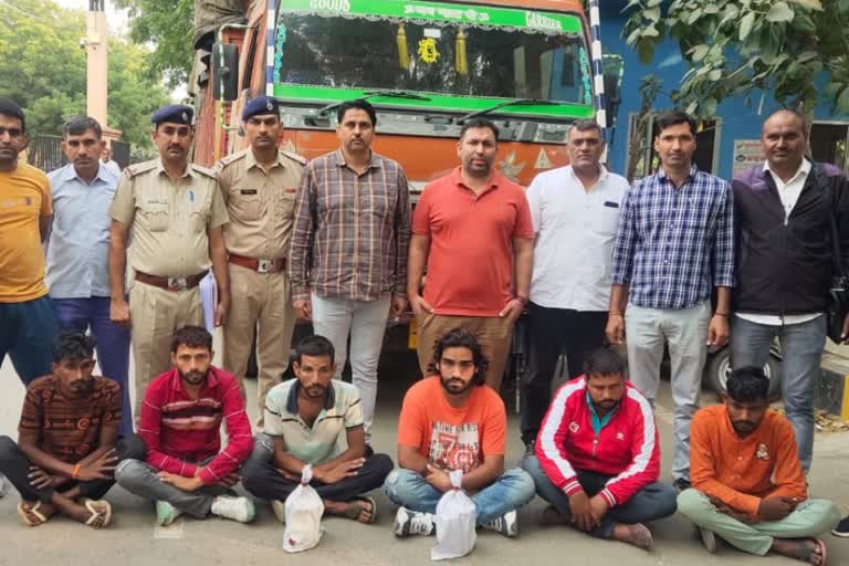 hisar police arrested drug smugglers