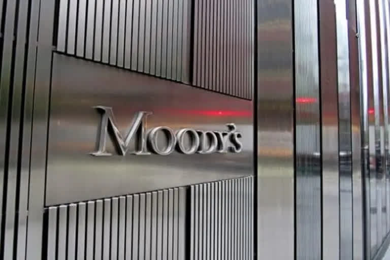 Moody's accords negative credit outlook to countries on high prices, slowing growth