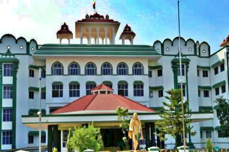 high court madurai branch  high court  emanuel shekharan statue  emanuel shekharan  virudhunagar  madurai  உயர்நீதிமன்ற மதுரைக்கிளை  தியாகி இமானுவேல் சேகரனின் சிலை  இமானுவேல் சேகரன்  வெண்கல சிலை