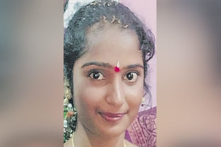 Girl friend committed suicide  Hyderabad  കാമുകിയായ വിദ്യാര്‍ഥി ജീവനൊടുക്കി  അച്ഛാ ഞാൻ നിങ്ങളുടെ മകളാണ്  national news updates  latest news in india  latest news in Telangana  suicide news in Telangana  ഗഡ്‌വാലയിലെ ജോഗുലംബ