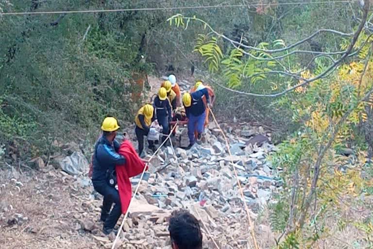 Car fell into gorge from Nahargarh hill