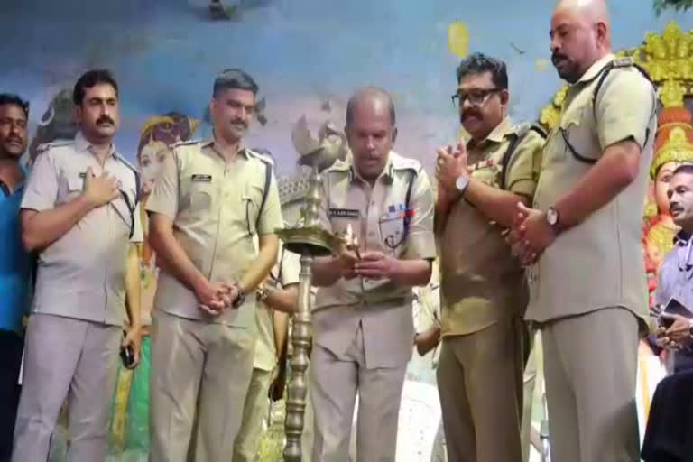 police team take charge in sabarimala  sabarimala  sabarimala security system  kerala police tightened security at sabarimala  ശബരിമല സുരക്ഷ  ശബരിമല സുരക്ഷ ശക്തമാക്കി കേരള പൊലീസ്  ആദ്യസംഘം സന്നിധാനത്ത് ചുമതലയേറ്റു  സന്നിധാനത്ത് ചുമതലയേറ്റ് കേരള പൊലീസ്  ശബരിമല മണ്ഡലകാല സുരക്ഷ  മണ്ഡലകാല ഉത്സവം ശബരിമല  ശബരിമലയിൽ സുരക്ഷ ശക്തമാക്കി  സന്നിധാനത്തിന്‍റെ സുരക്ഷ ചുമതല  ശബരിമല സന്നിധാനം  ശബരിമല പൊലീസ് സ്‌പെഷ്യല്‍ ഓഫിസർ  ശബരിമല പൊലീസ്  ശബരിമല ഡ്യൂട്ടിക്കെത്തുന്ന പൊലീസ്  ശബരിമല  sabarimala  sabarimala updation