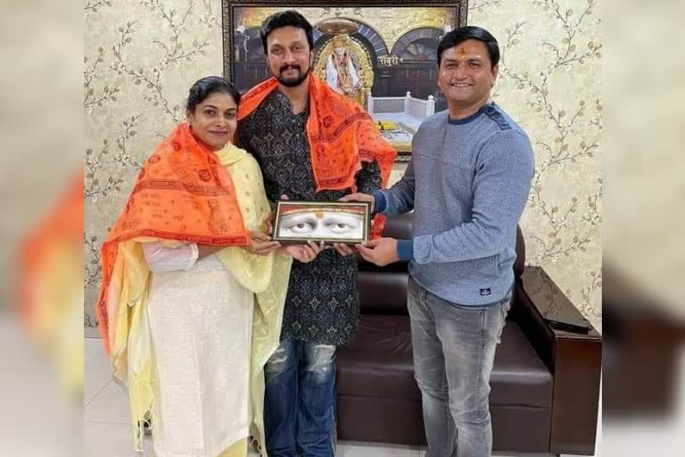 Kichcha Sudeep visits Shirdi Sai Baba temple