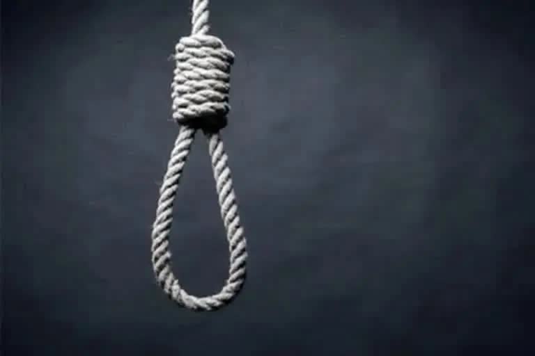 Suicide  mobile  Class 8 student hangs herself  hangs  student hangs herself  student hangs herself for mobile  chennai news  chennai latest news  chennai suicide news  small girl suicide news  மாணவி தற்கொலை  தற்கொலை  8ஆம் வகுப்பு மாணவி தற்கொலை  சென்னையில் மாணவி தற்கொலை  வடபழனி  சென்னை  சென்னை செய்திகள்  மாணவி தூக்கிட்டு தற்கொலை  தூக்கிட்டு தற்கொலை