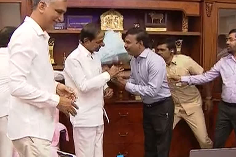 Top govt official touches Telangana CM's feet, opposition criticises practice