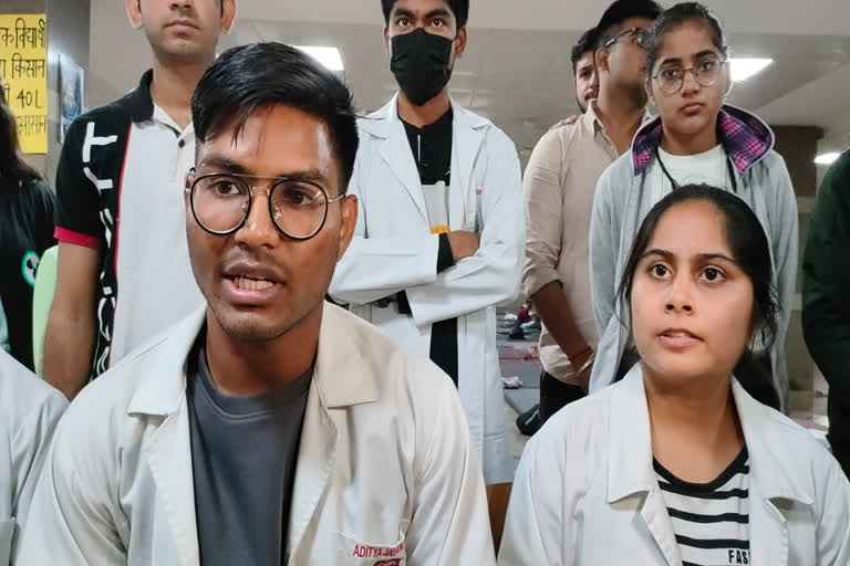 Karnal MBBS students Protest against bond policy