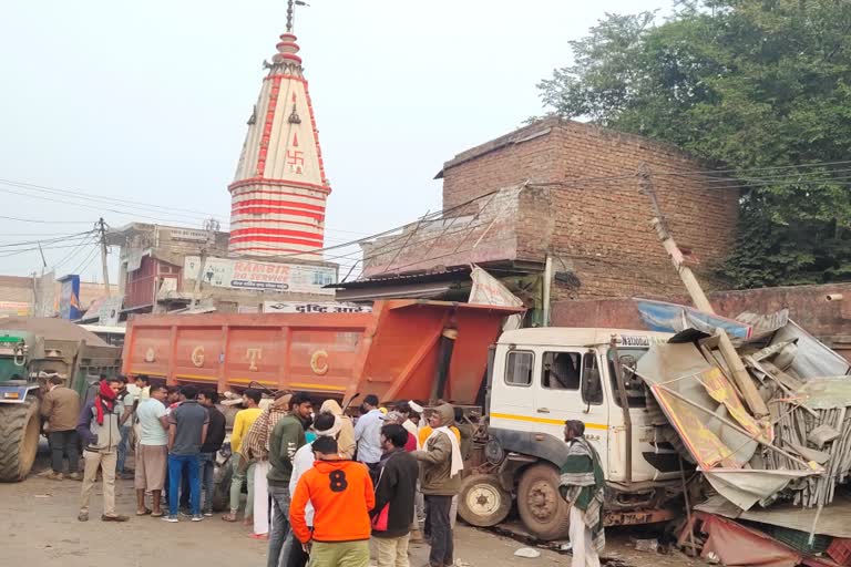 two overloaded vehicle collision in Punhana