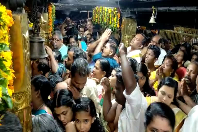 vaikom ashtami festival in kottayam  vaikom ashtami  vaikom  vaikom temple  വൈക്കത്തഷ്‌ടമി  വൈക്കത്തഷ്‌ടമി ഭക്തജന തിരക്ക്  അഷ്‌ടമി  വൈക്കം മഹാദേവ ക്ഷേത്രം  vaikom mahadeva temple  വൈക്കം അഷ്‌ടമി  കോട്ടയം വൈക്കം അഷ്‌ടമി ഉത്സവം  അഷ്‌ടമി വിളക്ക്  അഷ്‌ടമി ദര്‍ശനം  വൈക്കത്തഷ്‌ടമി പ്രാതൽ  വൈക്കത്തഷ്‌ടമി ചടങ്ങുകൾ