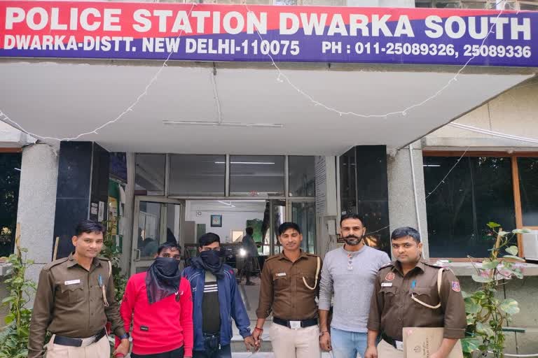 Delhi Police arrested two snatchers