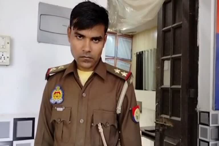 taxi driver poses as a fake inspector to meet lawyer woman in bareilly