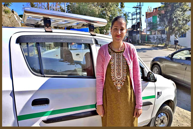 Himachal first woman taxi driver Raveena Thakur