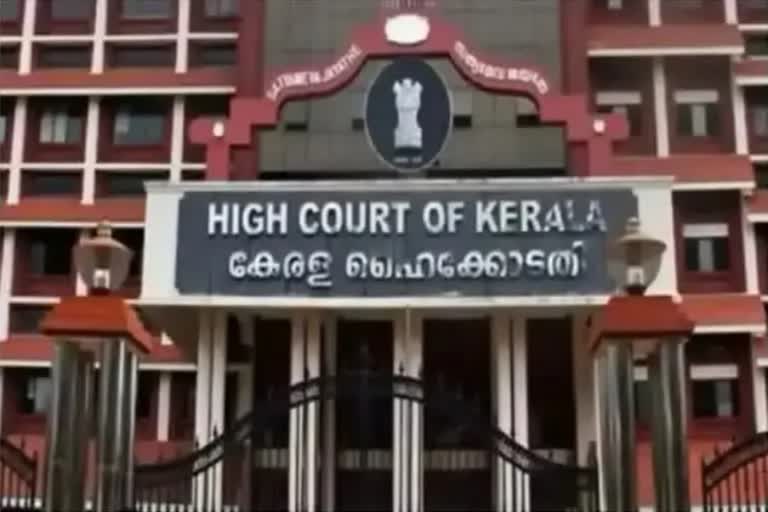 Kochi  Panampilly Nagar  child injured by felt into drainage  High court  ആര്‍ക്കും അപകടമുണ്ടാകാം  കൊച്ചി  ഹൈക്കോടതി  പനമ്പിള്ളി നഗറിൽ  ഓട  എറണാകുളം  ജസ്‌റ്റിസ് ദേവൻ രാമചന്ദ്രന്‍റെ സിംഗിൾ ബെഞ്ച്  കുട്ടി  കോർപ്പറേഷൻ