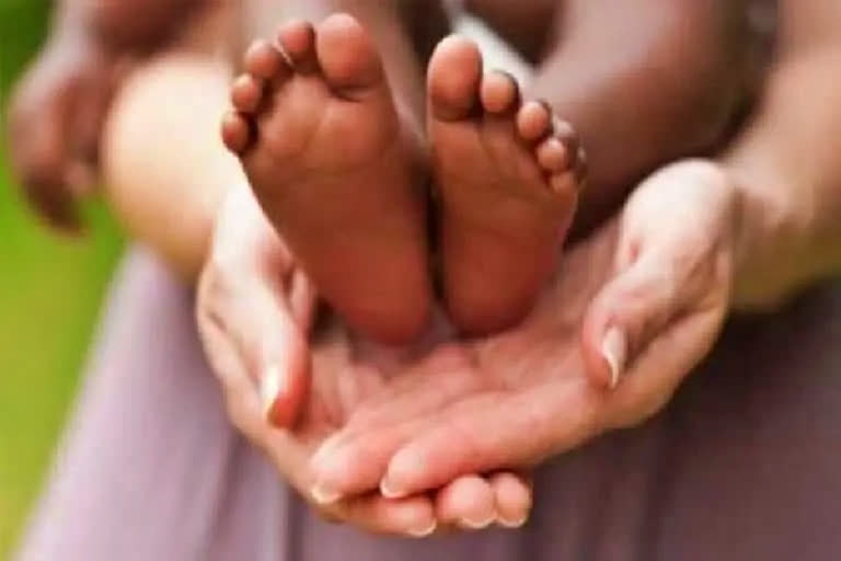 Woman gives birth to 5 babies in 51 months, sells three off