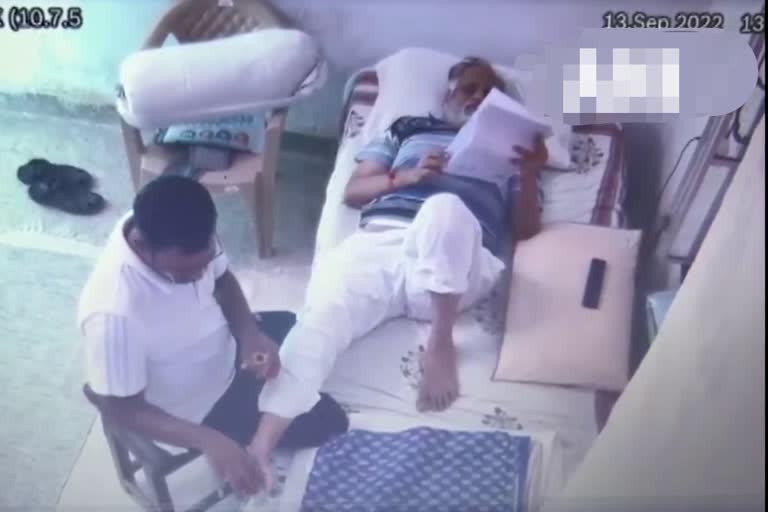 delhi-minister-satyendar-jain-getting-a-massage-inside-tihar-jail