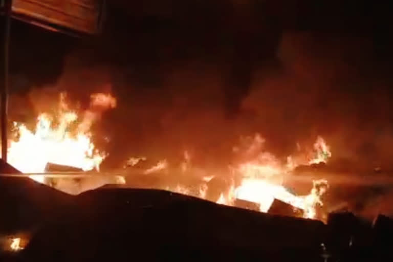 Short circuit fire in Hajipur junk burnt to ashes