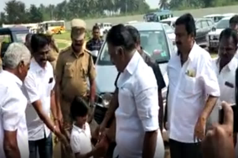 6 வயது சிறுவனின் ஆசை.. அதிர்ச்சியில் உறைந்த ஓபிஎஸ்!